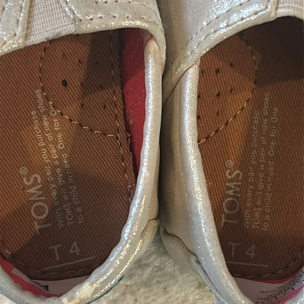 TOMS Kids Silver Slip-On Shoes T4